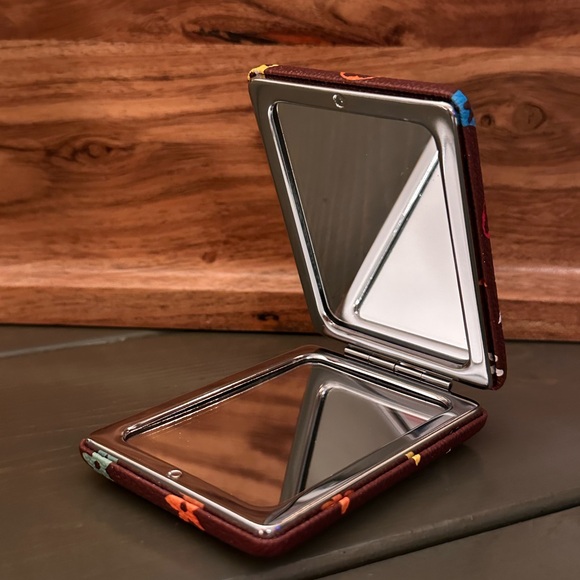 Compact Mirror - Picture 5 of 7